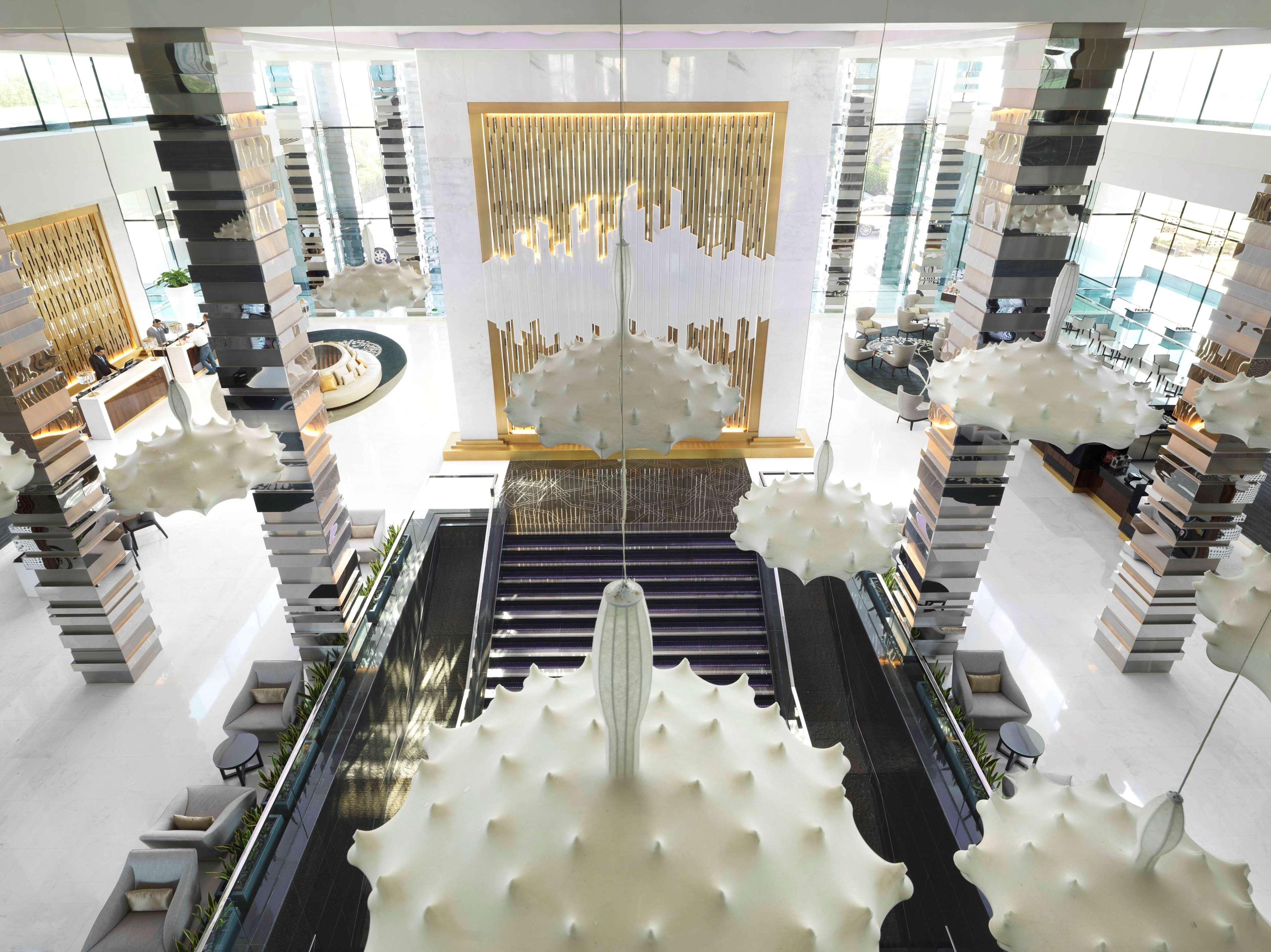 Fairmont Bab Al Bahr Hotel Abu Dhabi Bagian luar foto The lobby of the hotel