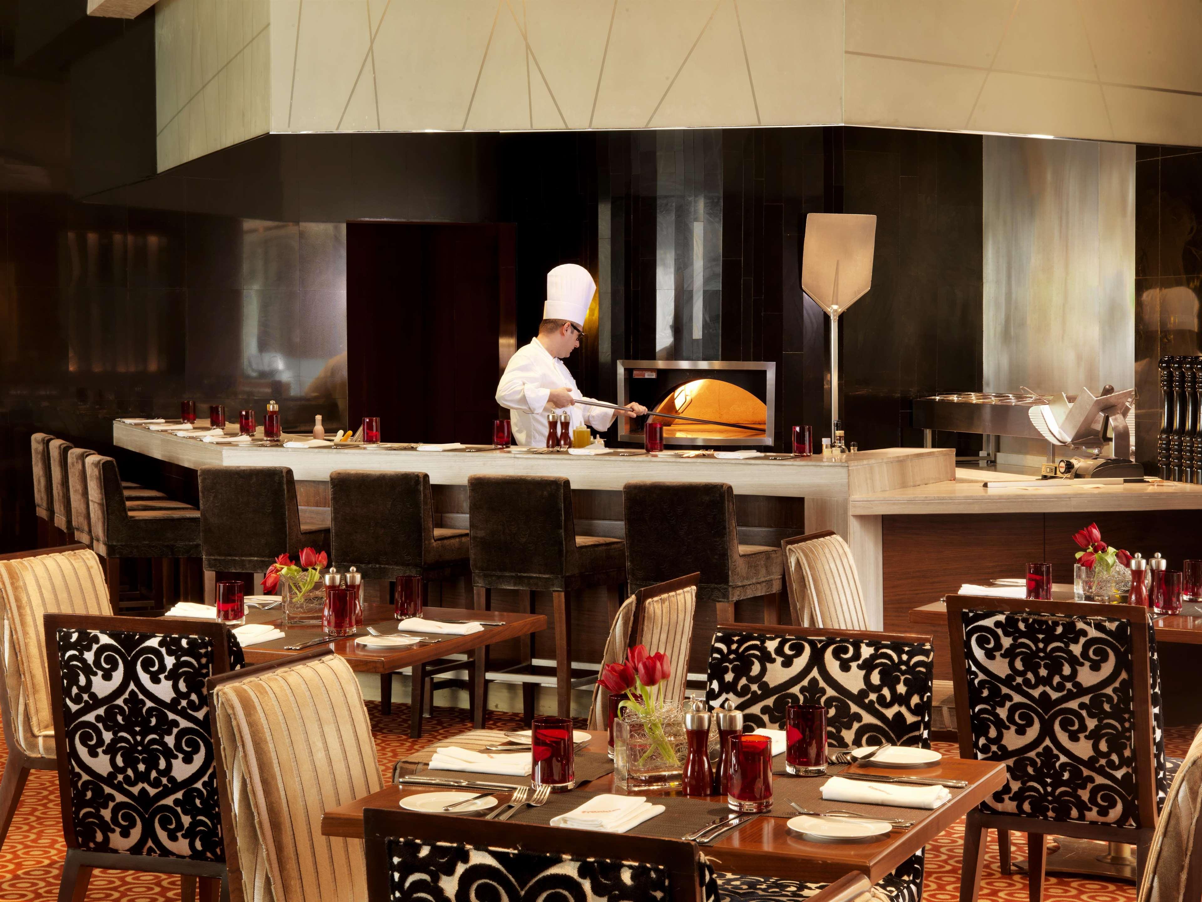 Fairmont Bab Al Bahr Hotel Abu Dhabi Bagian luar foto The restaurant