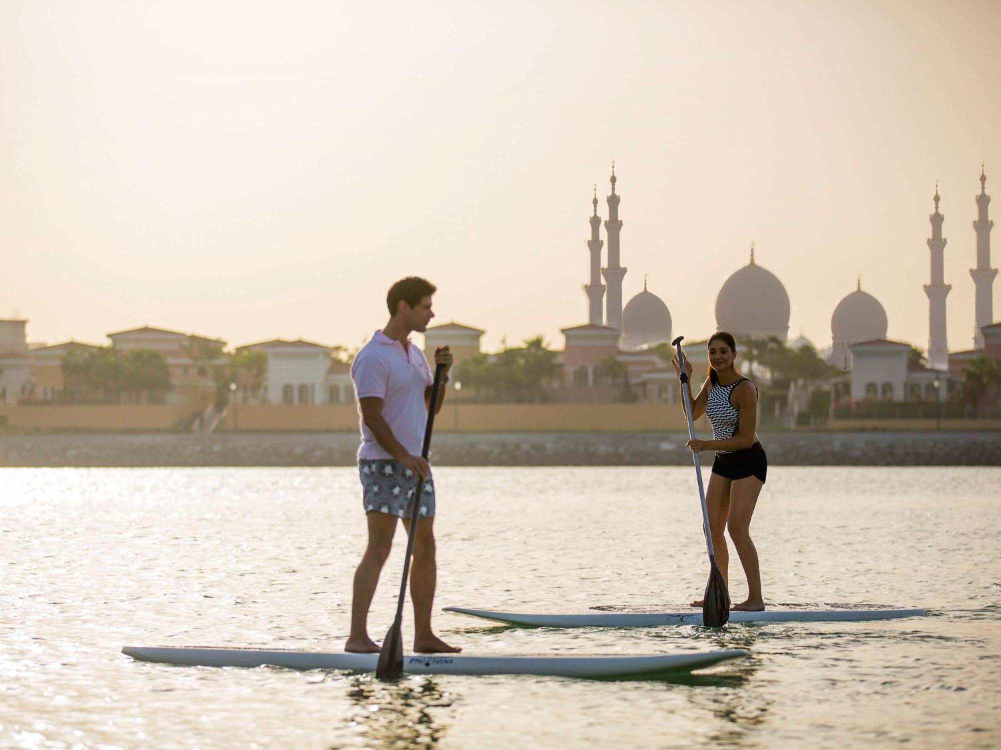 Fairmont Bab Al Bahr Hotel Abu Dhabi Bagian luar foto Stand Up Paddle Boarding in Dubai