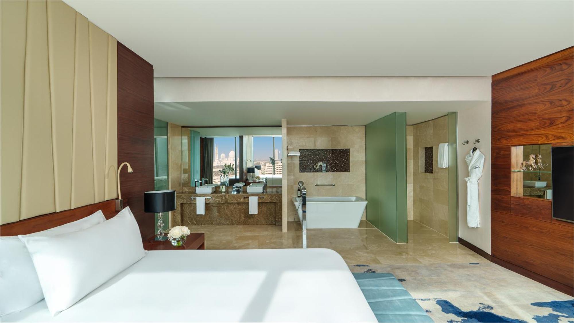 Fairmont Bab Al Bahr Hotel Abu Dhabi Bagian luar foto A guest room at the hotel