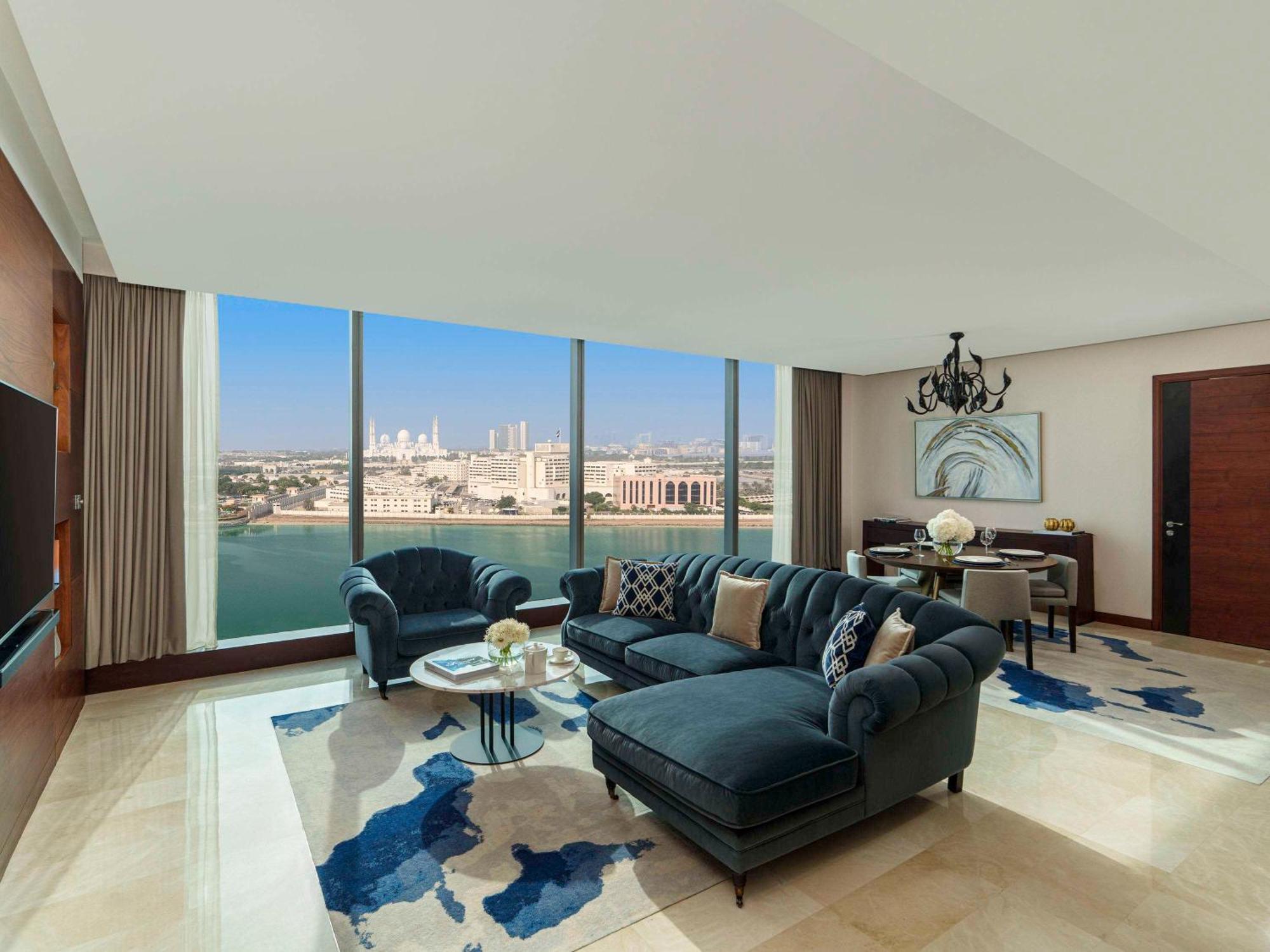 Fairmont Bab Al Bahr Hotel Abu Dhabi Bagian luar foto A suite at Jumeirah at Etihad Towers