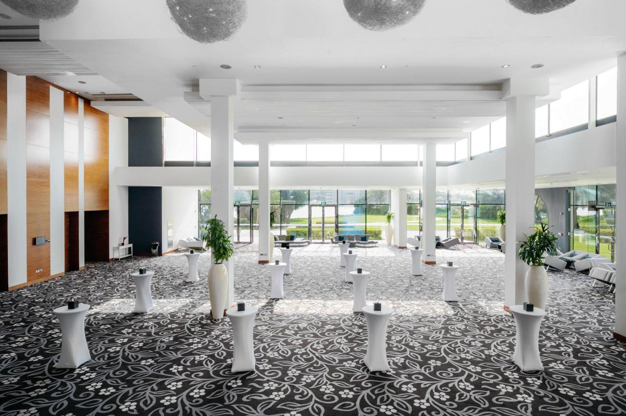 Fairmont Bab Al Bahr Hotel Abu Dhabi Bagian luar foto Interior of the hotel