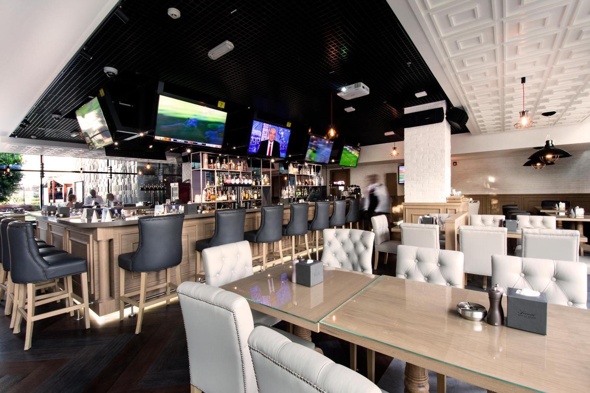 Fairmont Bab Al Bahr Hotel Abu Dhabi Bagian luar foto The interior of a typical restaurant