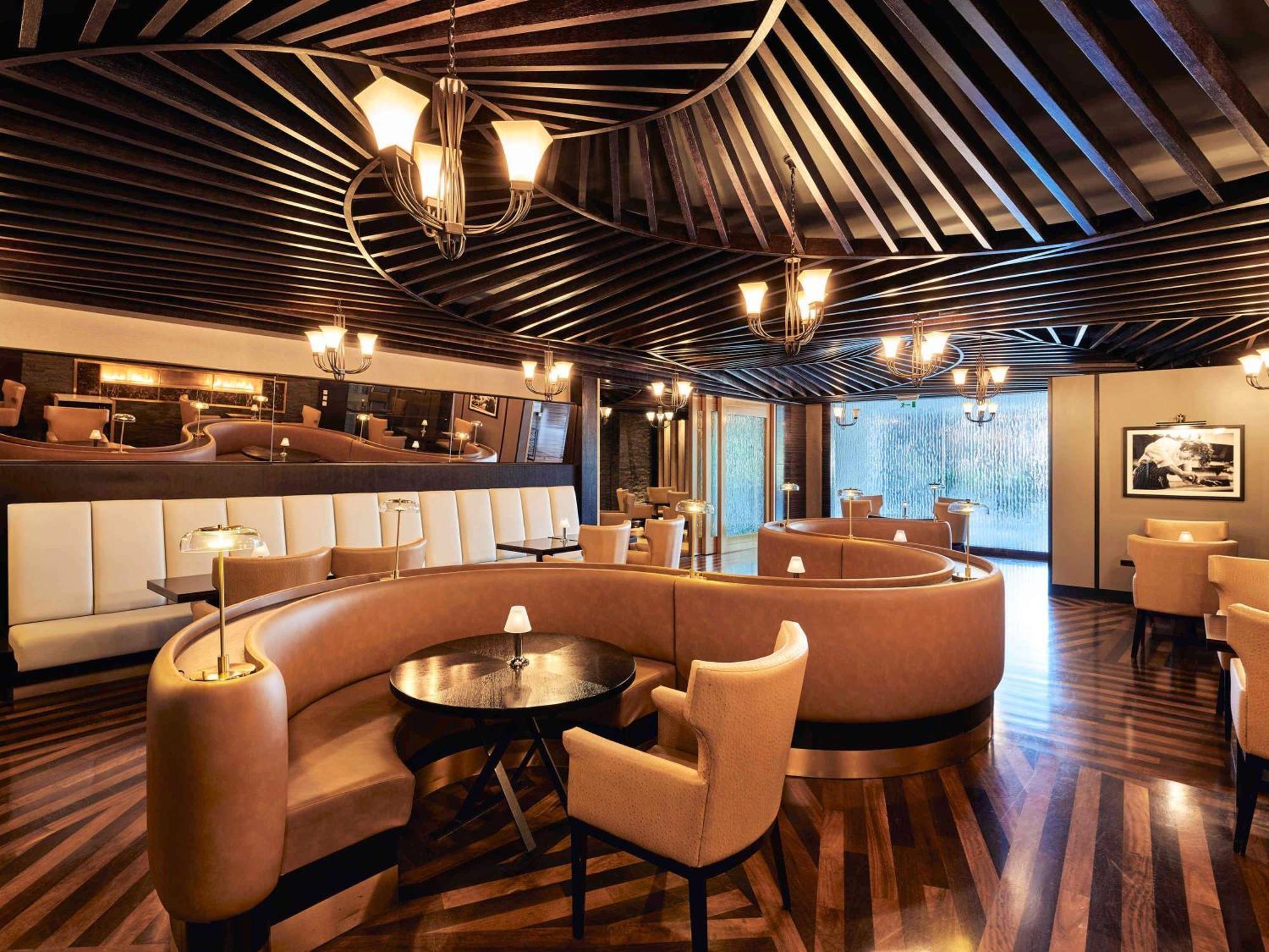 Fairmont Bab Al Bahr Hotel Abu Dhabi Bagian luar foto The interior of the restaurant