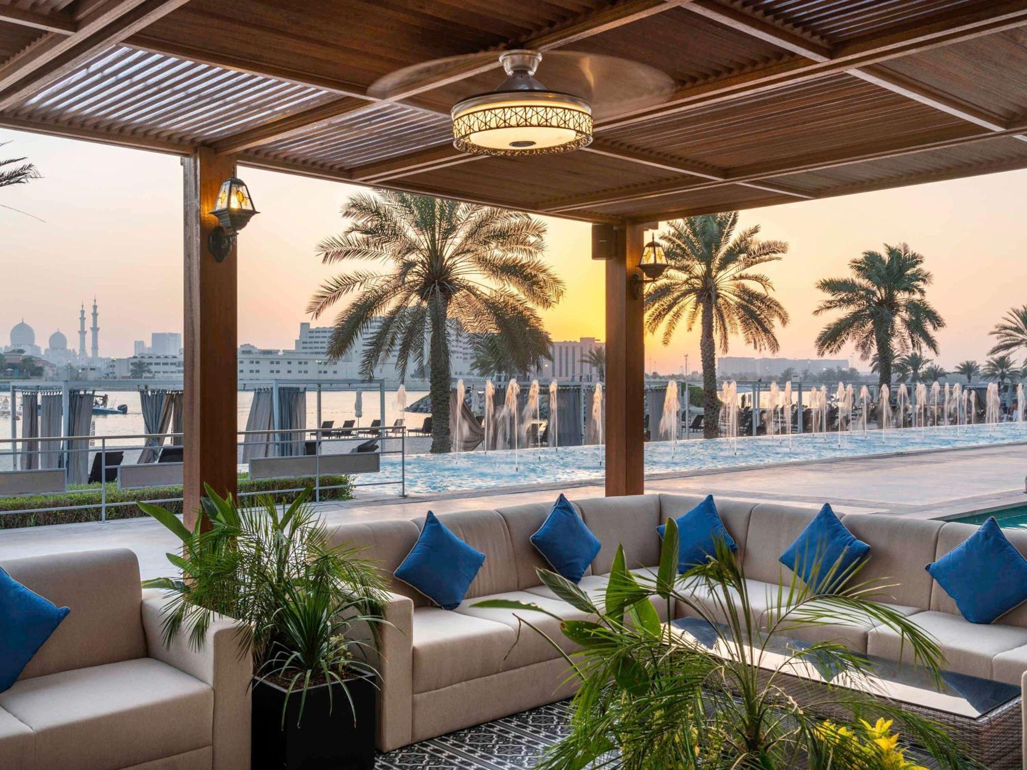Fairmont Bab Al Bahr Hotel Abu Dhabi Bagian luar foto The Beach