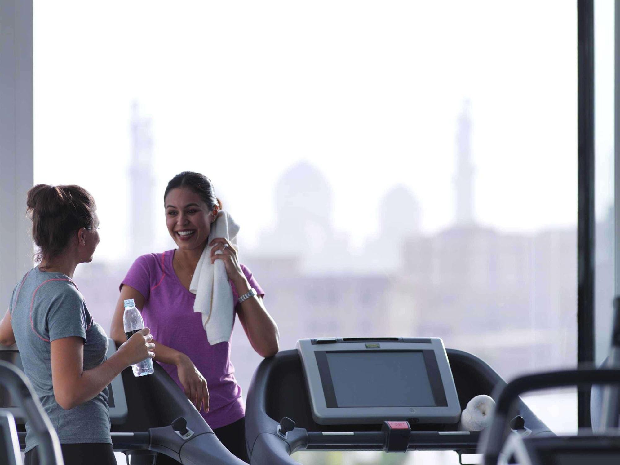 Fairmont Bab Al Bahr Hotel Abu Dhabi Bagian luar foto A treadmill