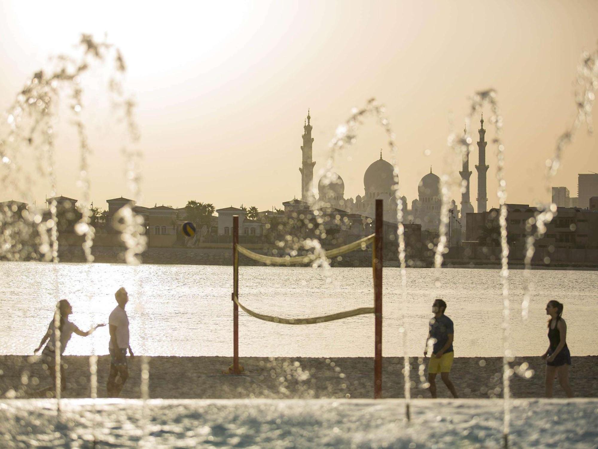 Fairmont Bab Al Bahr Hotel Abu Dhabi Bagian luar foto Fountains at the Corniche