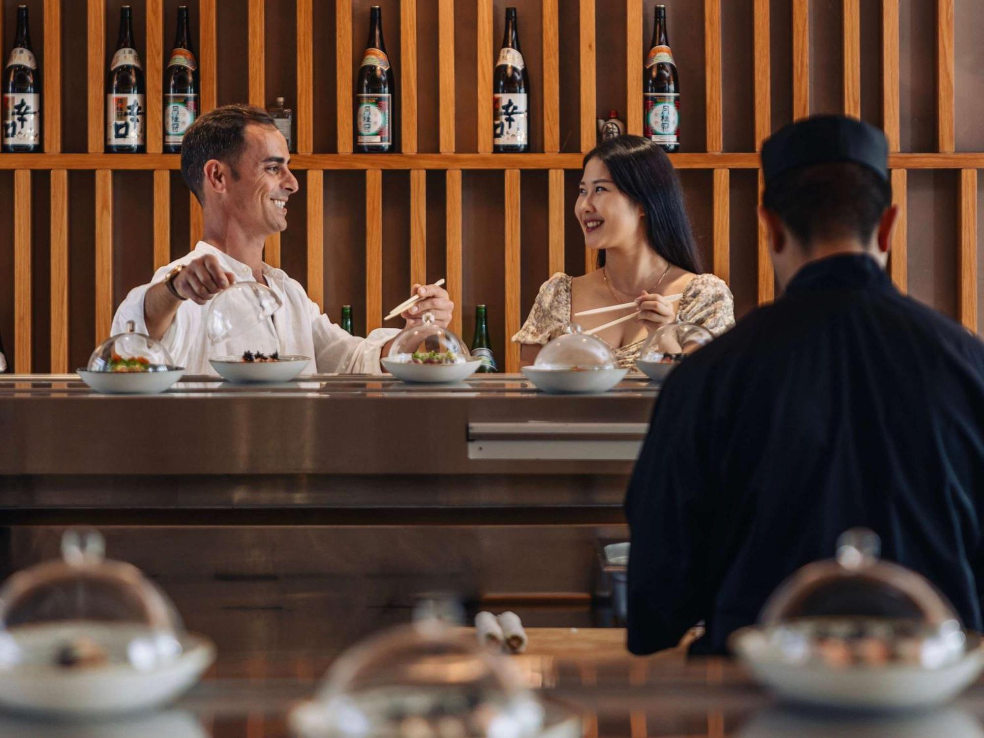 Fairmont Bab Al Bahr Hotel Abu Dhabi Bagian luar foto Sushi Bar