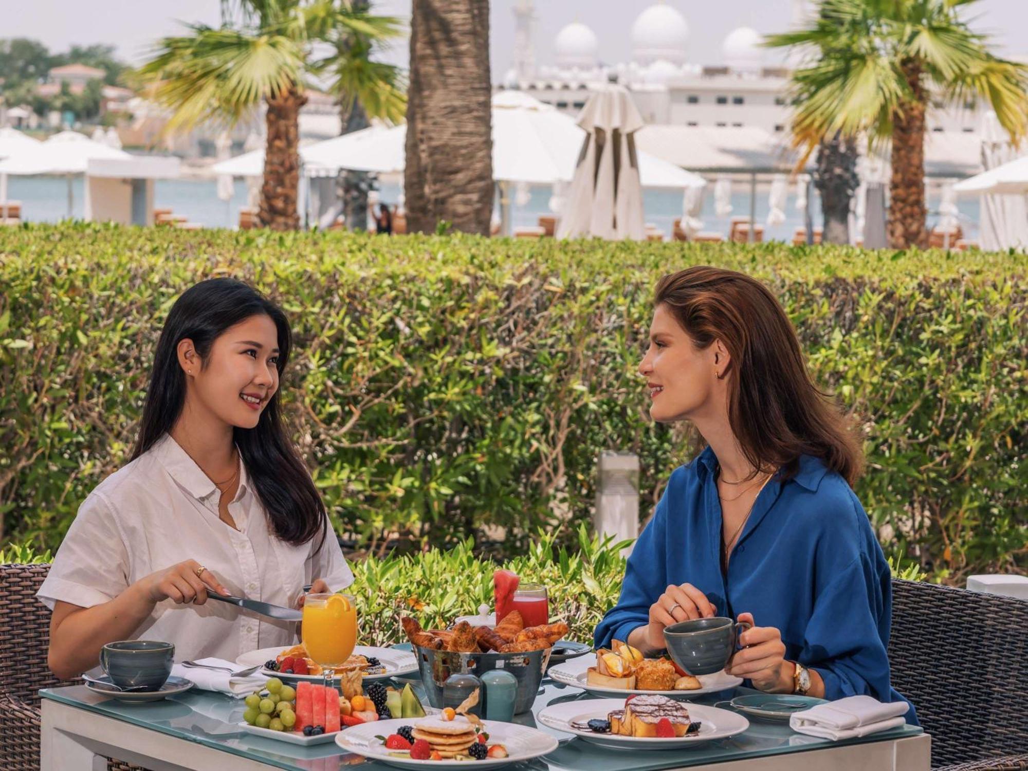 Fairmont Bab Al Bahr Hotel Abu Dhabi Bagian luar foto The Beach
