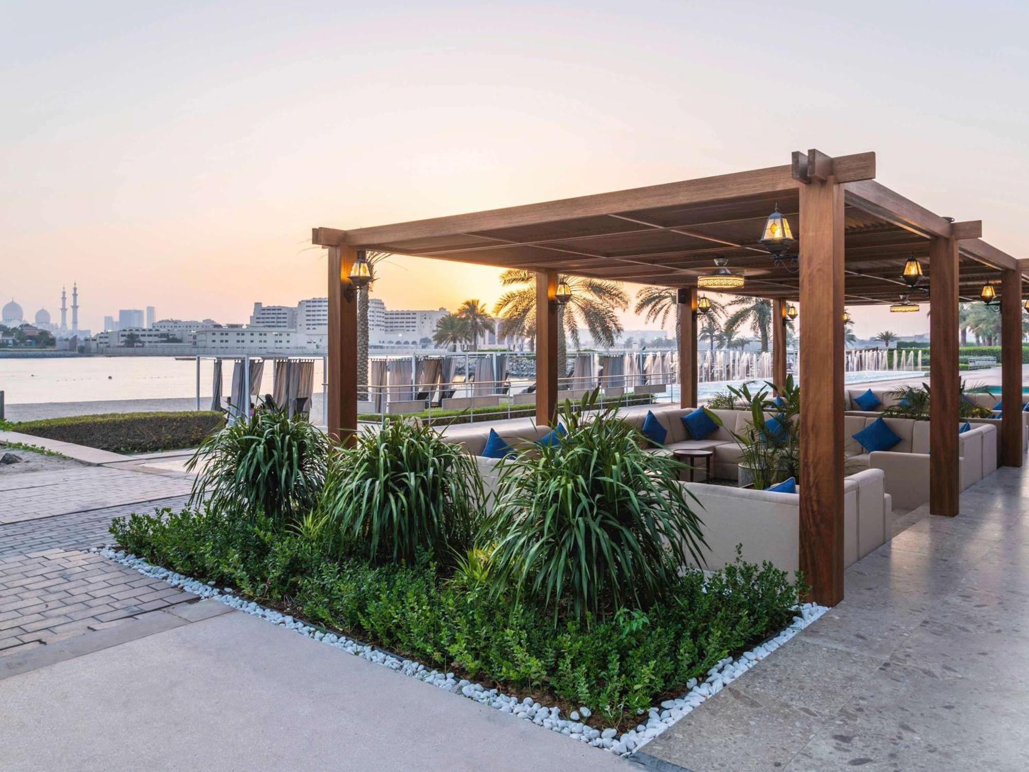 Fairmont Bab Al Bahr Hotel Abu Dhabi Bagian luar foto The Beach, Jumeirah