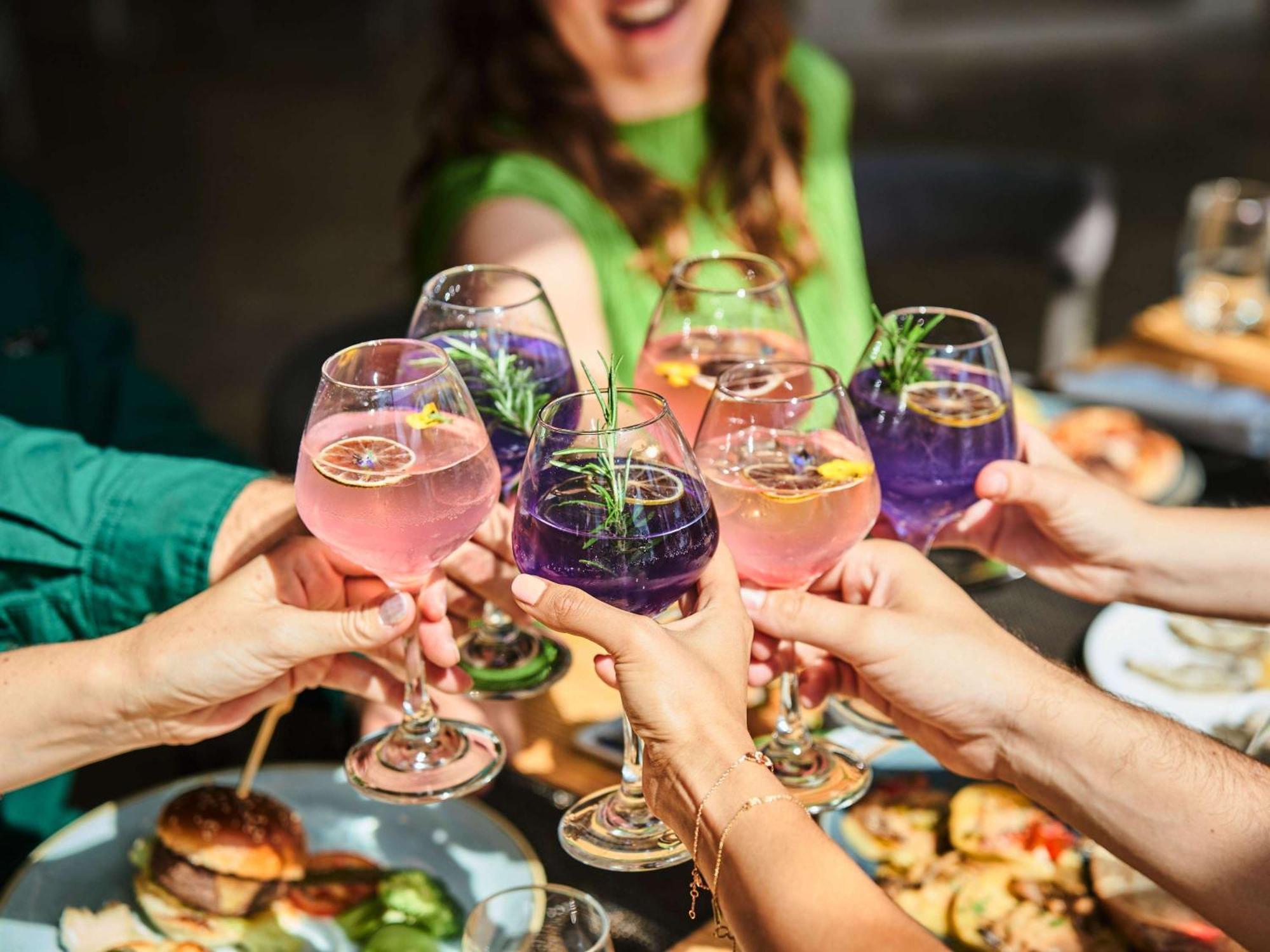 Fairmont Bab Al Bahr Hotel Abu Dhabi Bagian luar foto A group of people toasting with wine